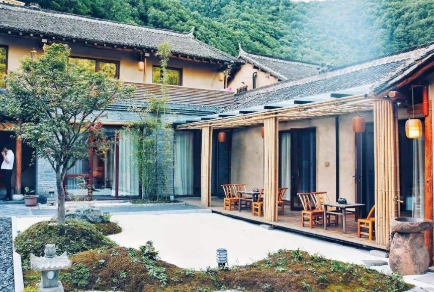 使用环链电动葫芦改造精品民宿